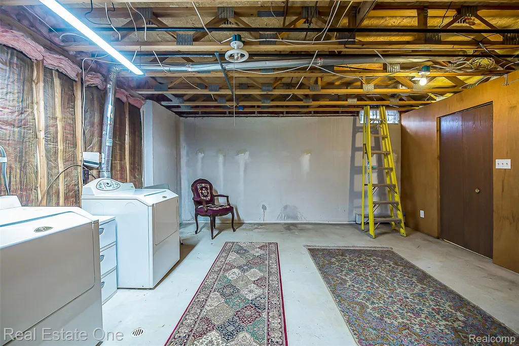 62177 Ticonderoga South Lyon City MI 48178