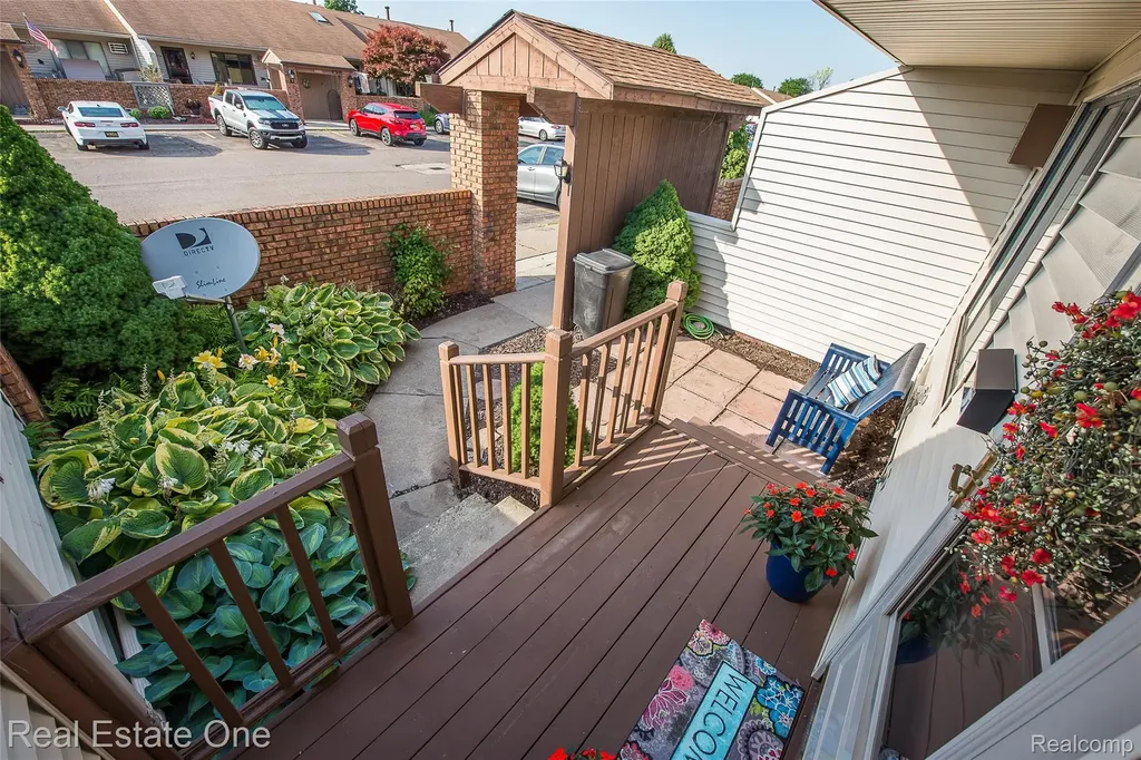 62177 Ticonderoga South Lyon City MI 48178