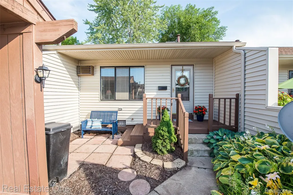 62177 Ticonderoga South Lyon City MI 48178