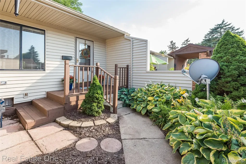 62177 Ticonderoga South Lyon City MI 48178