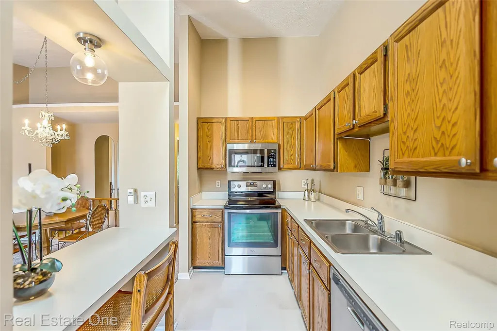 62177 Ticonderoga South Lyon City MI 48178