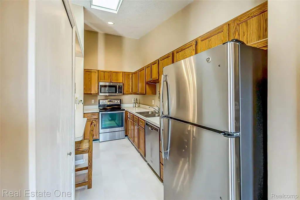 62177 Ticonderoga South Lyon City MI 48178
