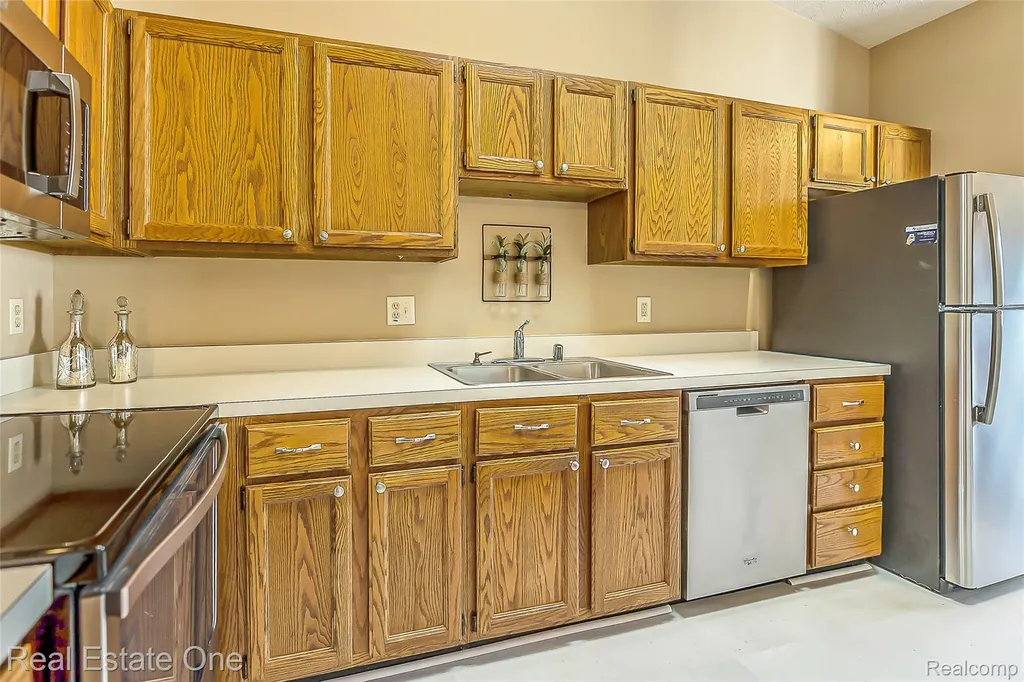 62177 Ticonderoga South Lyon City MI 48178