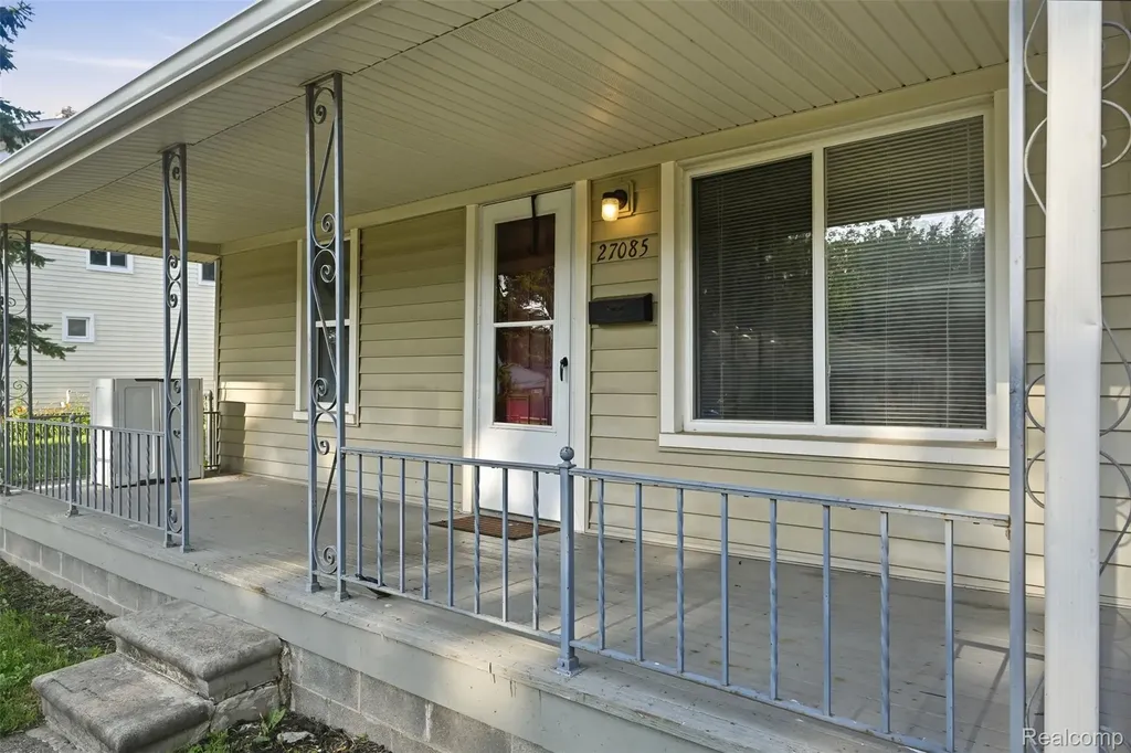 27085 Dartmouth Street Madison Heights City MI 48071