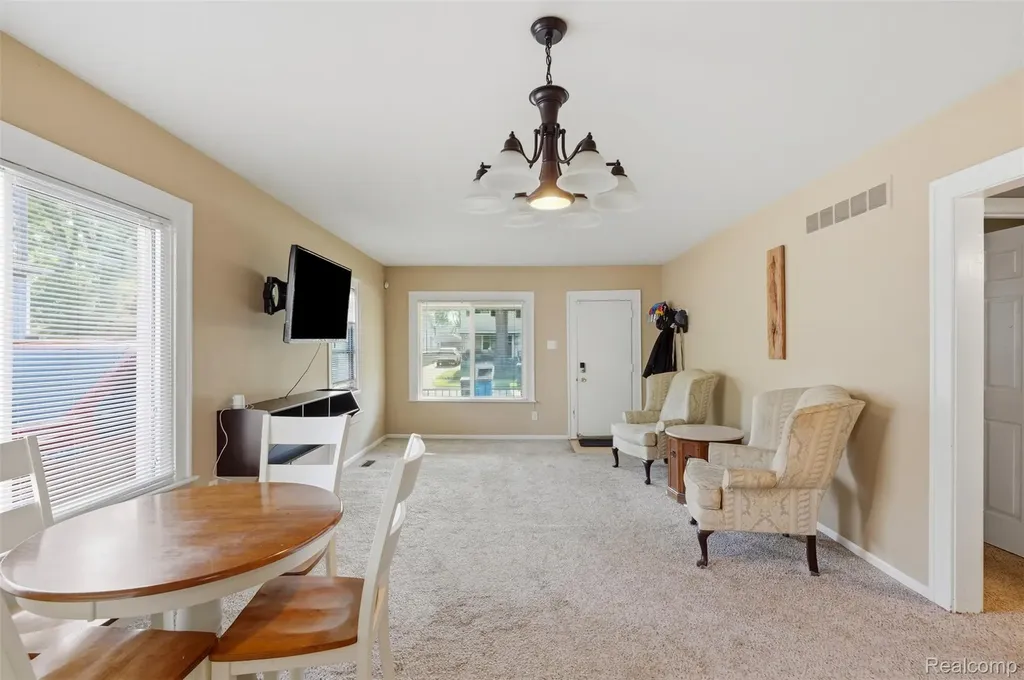 27085 Dartmouth Street Madison Heights City MI 48071