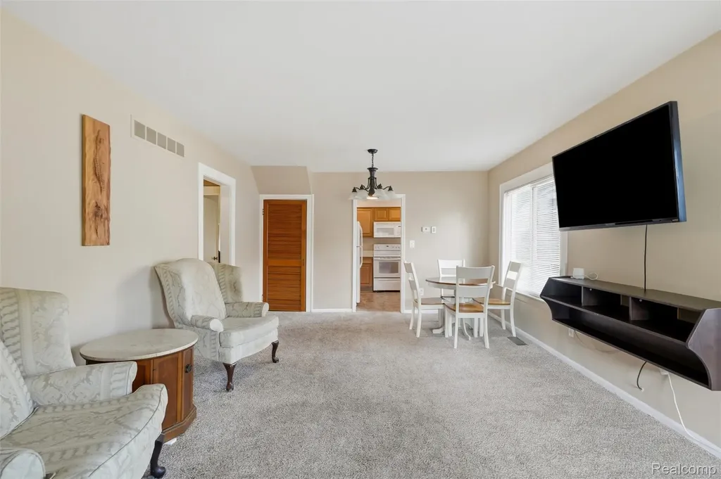 27085 Dartmouth Street Madison Heights City MI 48071