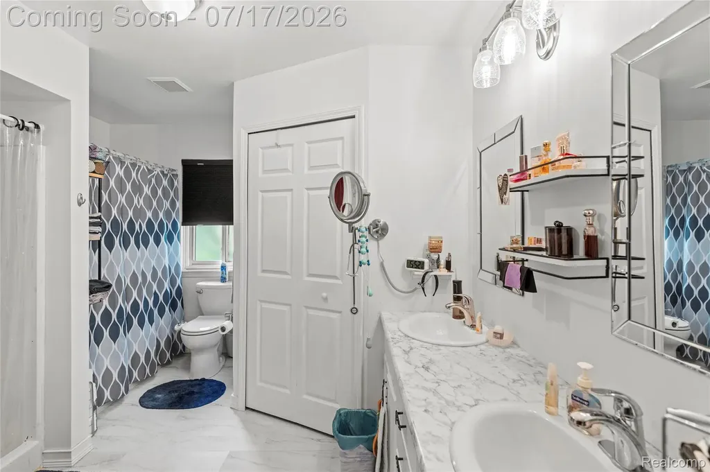 5035 Island View Drive Fenton Charter Township MI 48451