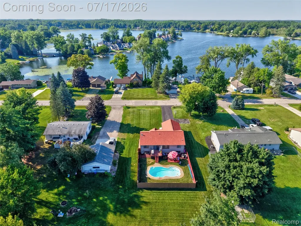 5035 Island View Drive Fenton Charter Township MI 48451