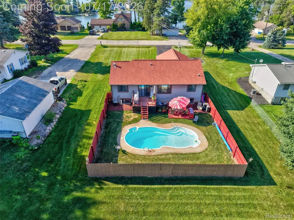 5035 Island View Drive Fenton Charter Township MI 48451