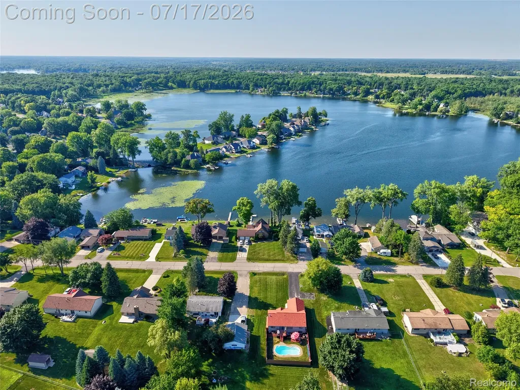 5035 Island View Drive Fenton Charter Township MI 48451