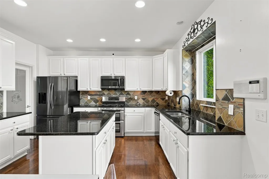 49894 Bloomsbury Lane Macomb Township MI 48044
