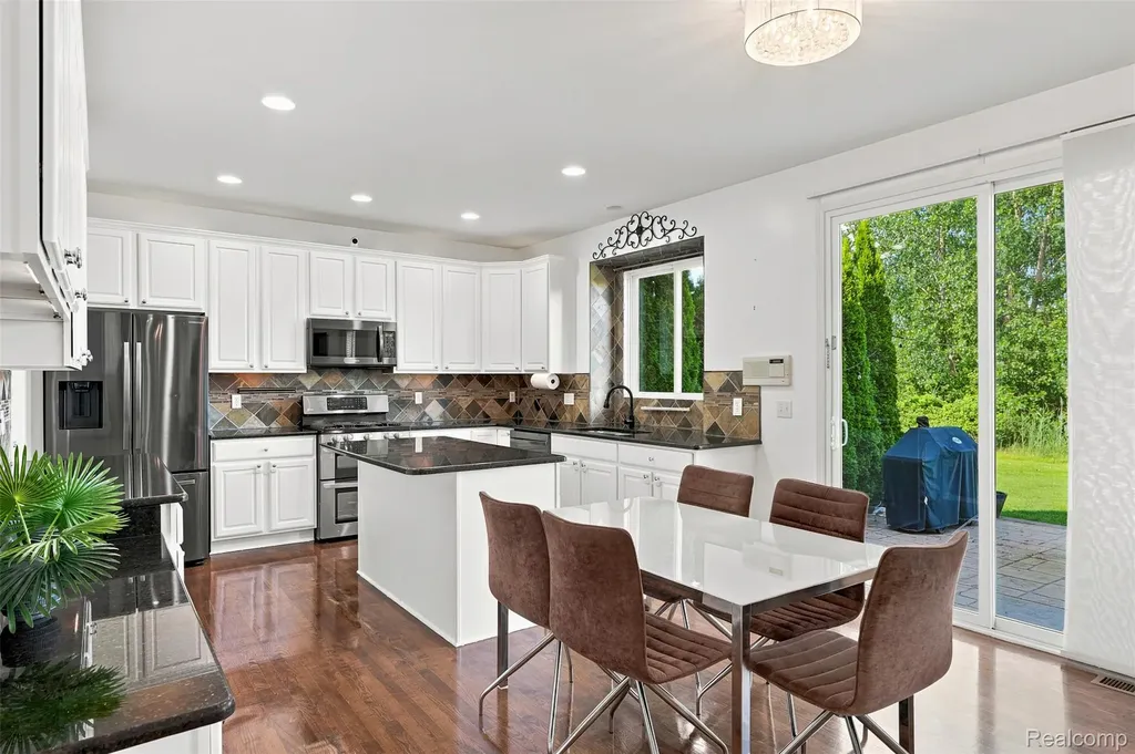 49894 Bloomsbury Lane Macomb Township MI 48044