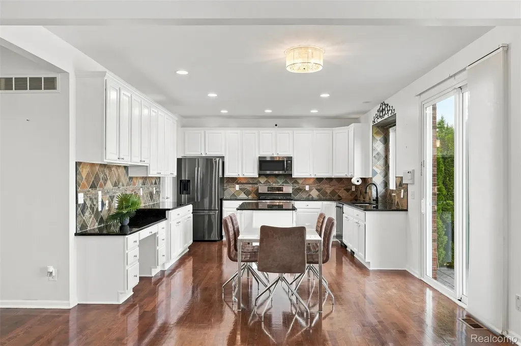 49894 Bloomsbury Lane Macomb Township MI 48044