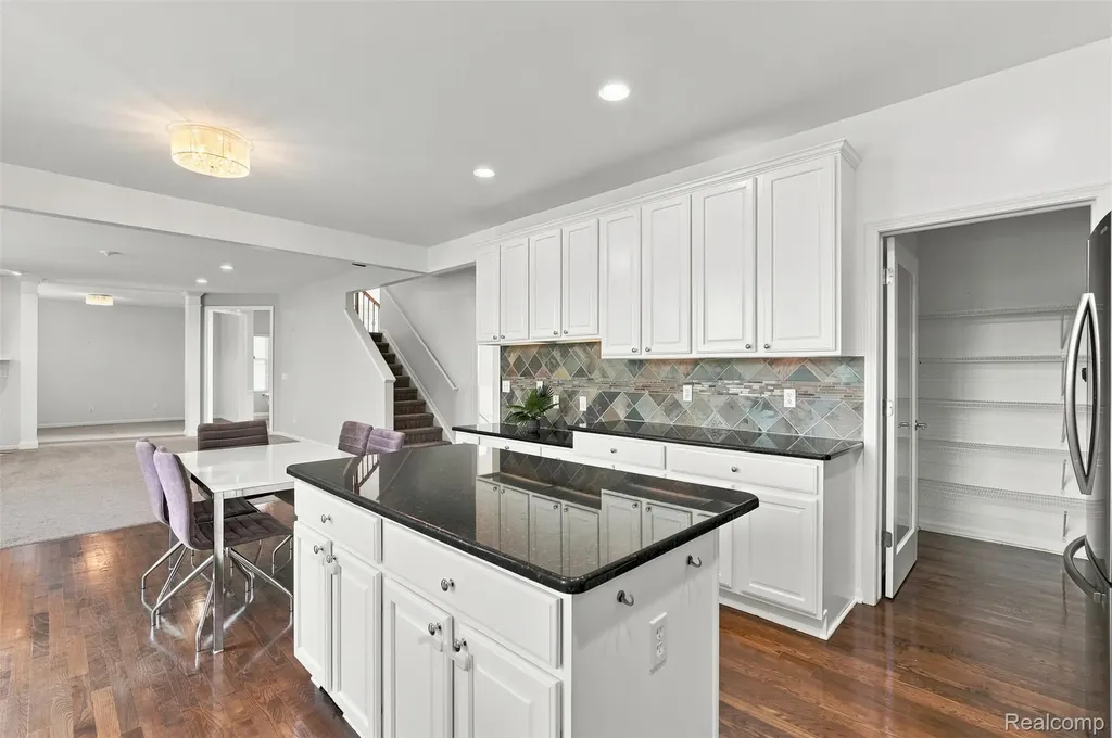 49894 Bloomsbury Lane Macomb Township MI 48044