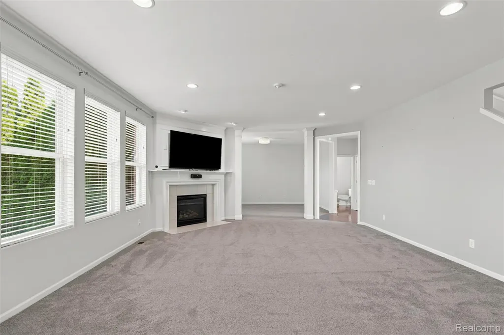 49894 Bloomsbury Lane Macomb Township MI 48044