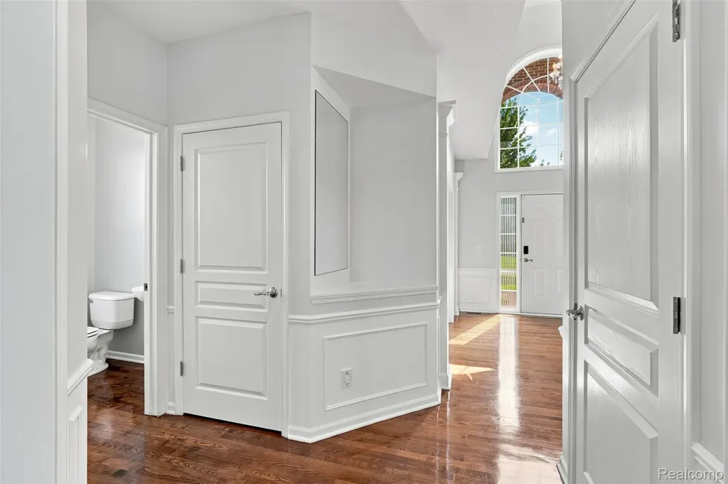 49894 Bloomsbury Lane Macomb Township MI 48044