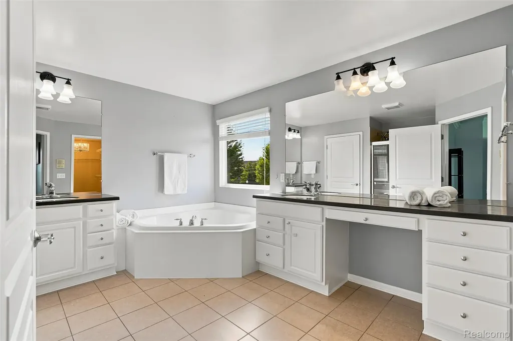 49894 Bloomsbury Lane Macomb Township MI 48044