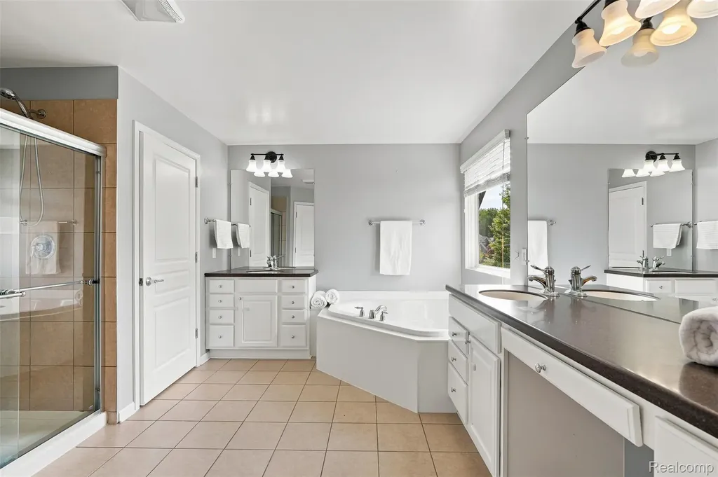 49894 Bloomsbury Lane Macomb Township MI 48044