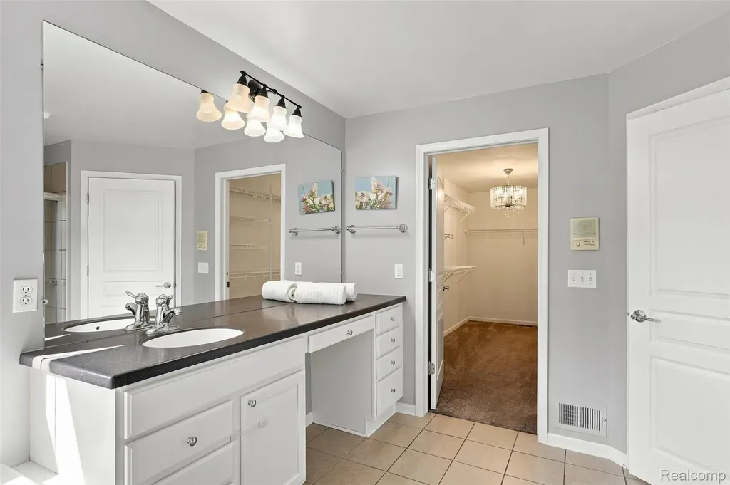 49894 Bloomsbury Lane Macomb Township MI 48044