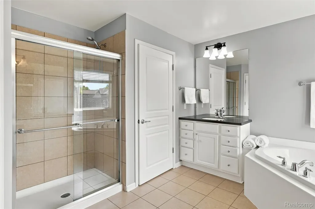 49894 Bloomsbury Lane Macomb Township MI 48044