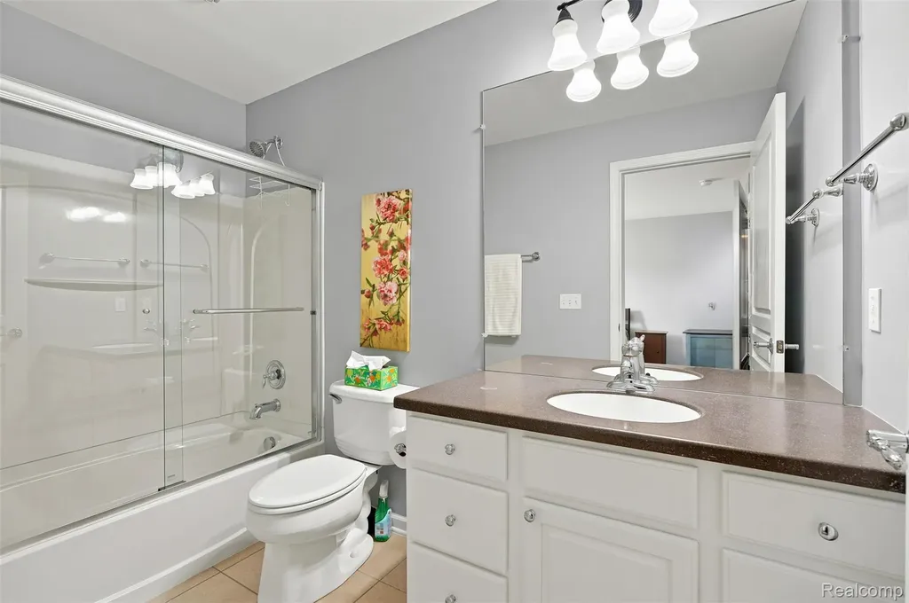 49894 Bloomsbury Lane Macomb Township MI 48044