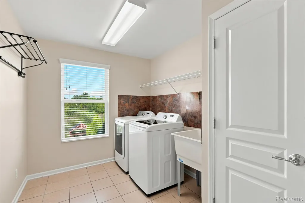49894 Bloomsbury Lane Macomb Township MI 48044