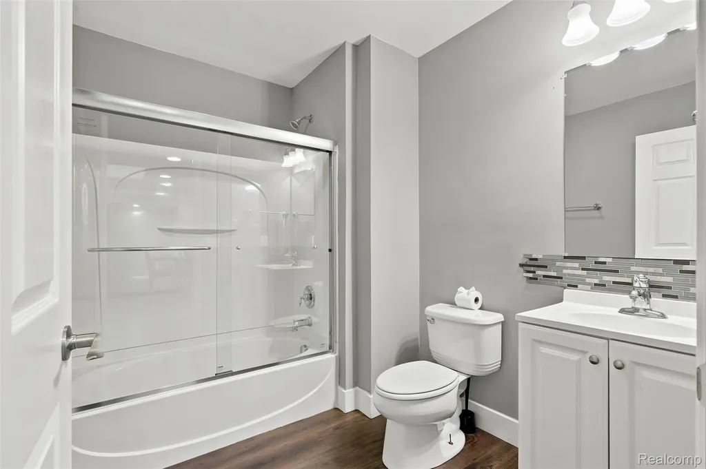 49894 Bloomsbury Lane Macomb Township MI 48044