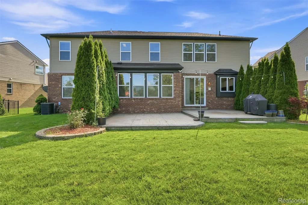 49894 Bloomsbury Lane Macomb Township MI 48044