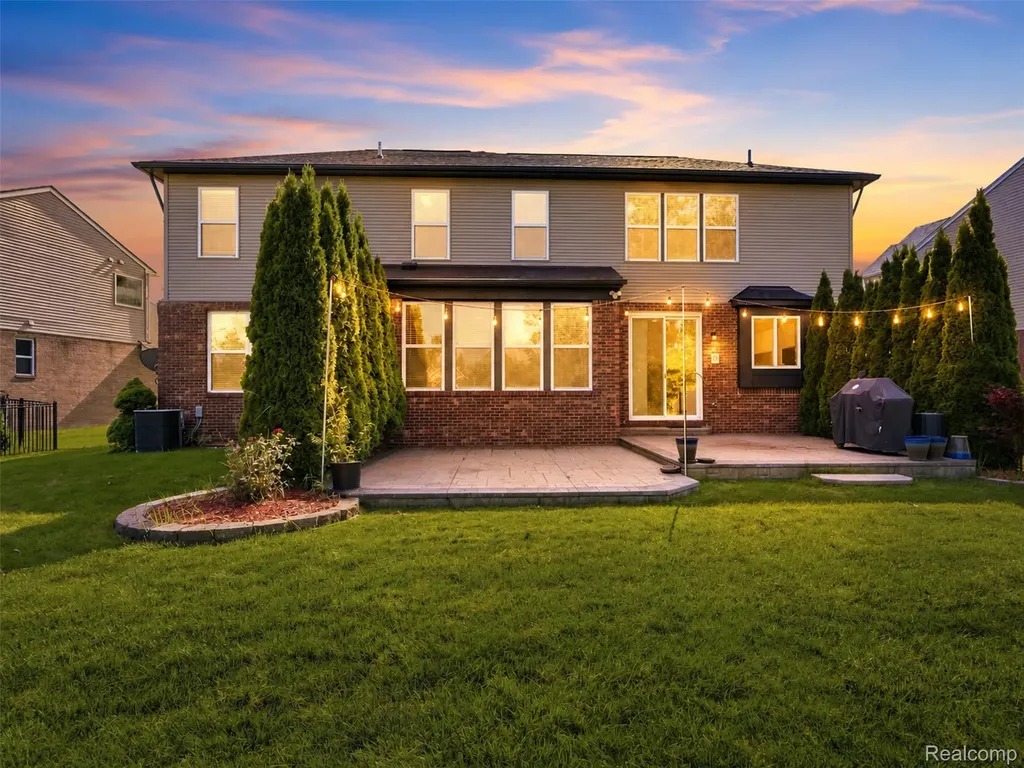 49894 Bloomsbury Lane Macomb Township MI 48044
