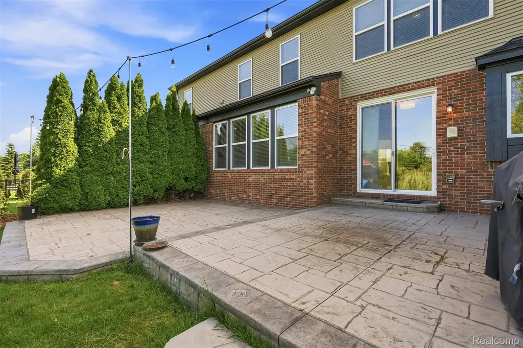 49894 Bloomsbury Lane Macomb Township MI 48044