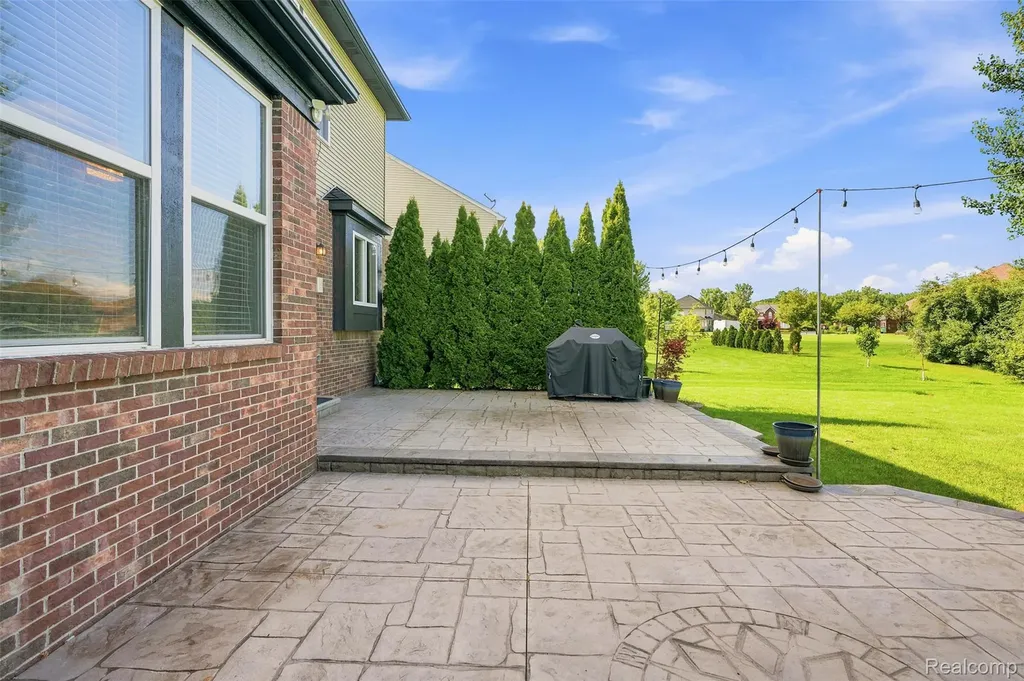 49894 Bloomsbury Lane Macomb Township MI 48044