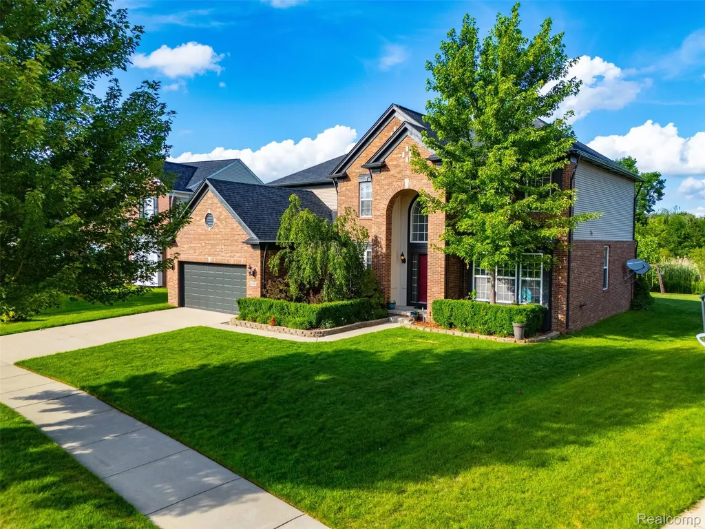 49894 Bloomsbury Lane Macomb Township MI 48044