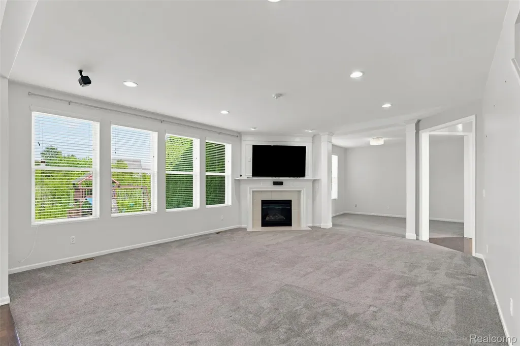 49894 Bloomsbury Lane Macomb Township MI 48044