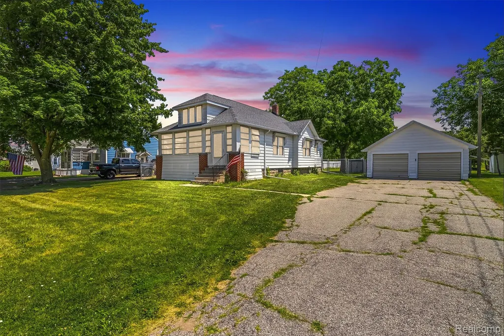 1709 Michigan Avenue Portsmouth Charter Township MI 48708