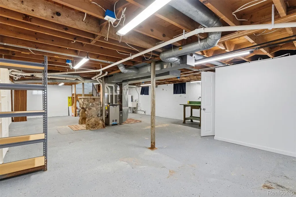 1709 Michigan Avenue Portsmouth Charter Township MI 48708