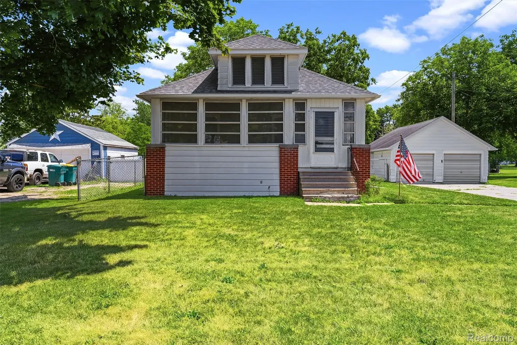 1709 Michigan Avenue Portsmouth Charter Township MI 48708