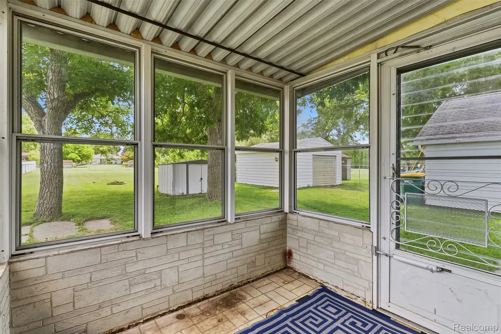 1709 Michigan Avenue Portsmouth Charter Township MI 48708