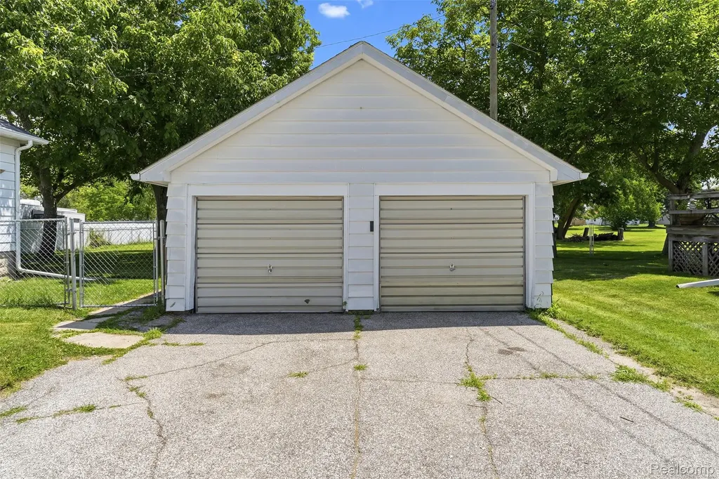1709 Michigan Avenue Portsmouth Charter Township MI 48708