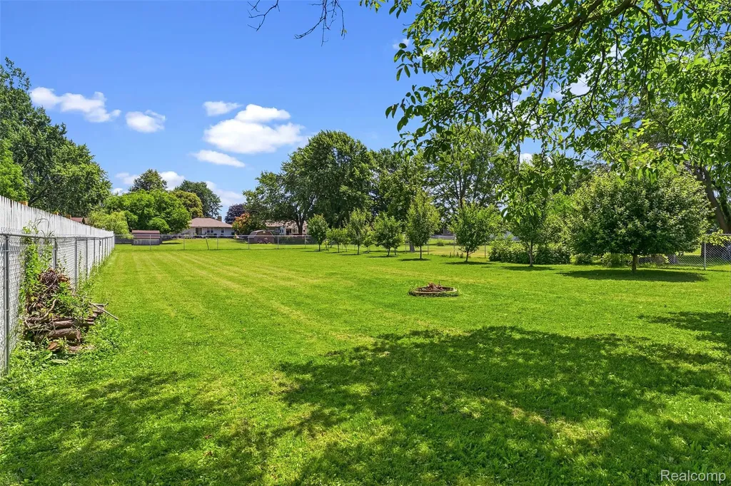 1709 Michigan Avenue Portsmouth Charter Township MI 48708
