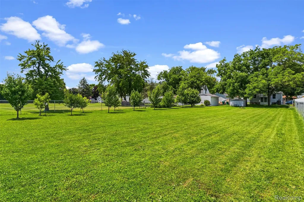 1709 Michigan Avenue Portsmouth Charter Township MI 48708