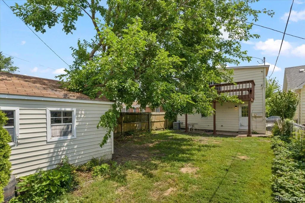 2104 11th Street Wyandotte City MI 48192
