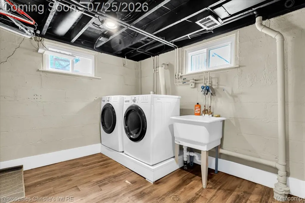 320 Laprairie Street Ferndale City MI 48220