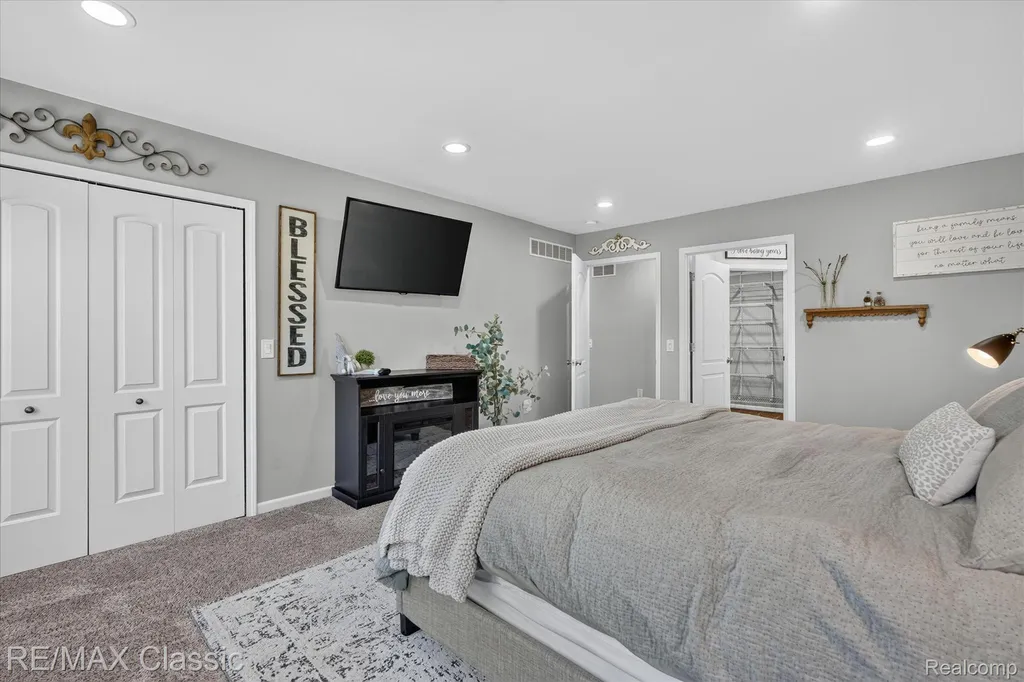 3205 N Milford Road Highland Charter Township MI 48357