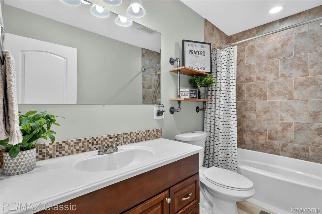 3205 N Milford Road Highland Charter Township MI 48357