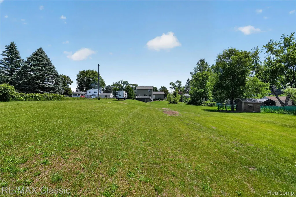 3205 N Milford Road Highland Charter Township MI 48357