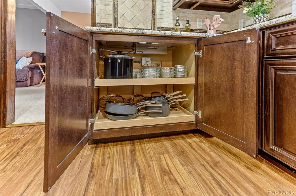16515 Festian Drive Clinton Charter Township MI 48035