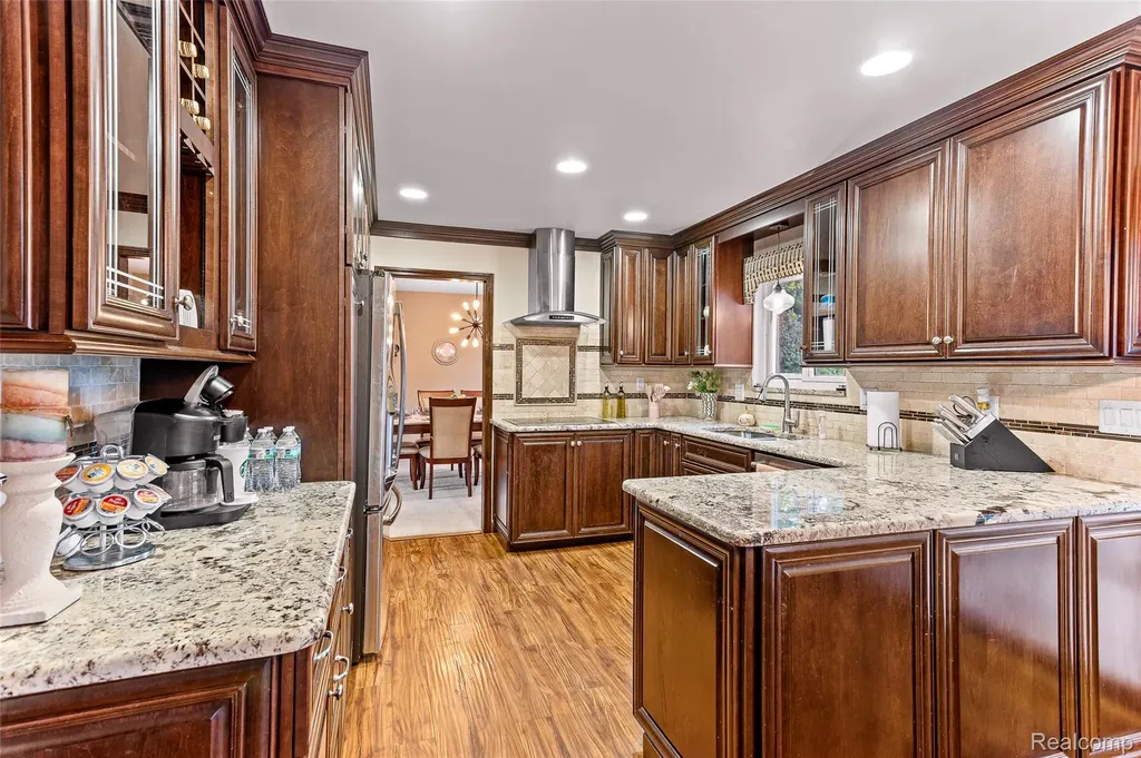 16515 Festian Drive Clinton Charter Township MI 48035