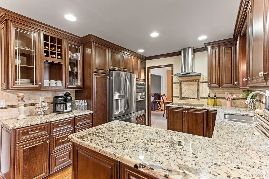16515 Festian Drive Clinton Charter Township MI 48035