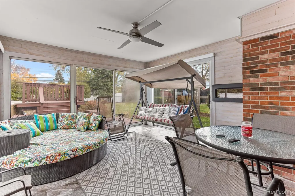 16515 Festian Drive Clinton Charter Township MI 48035