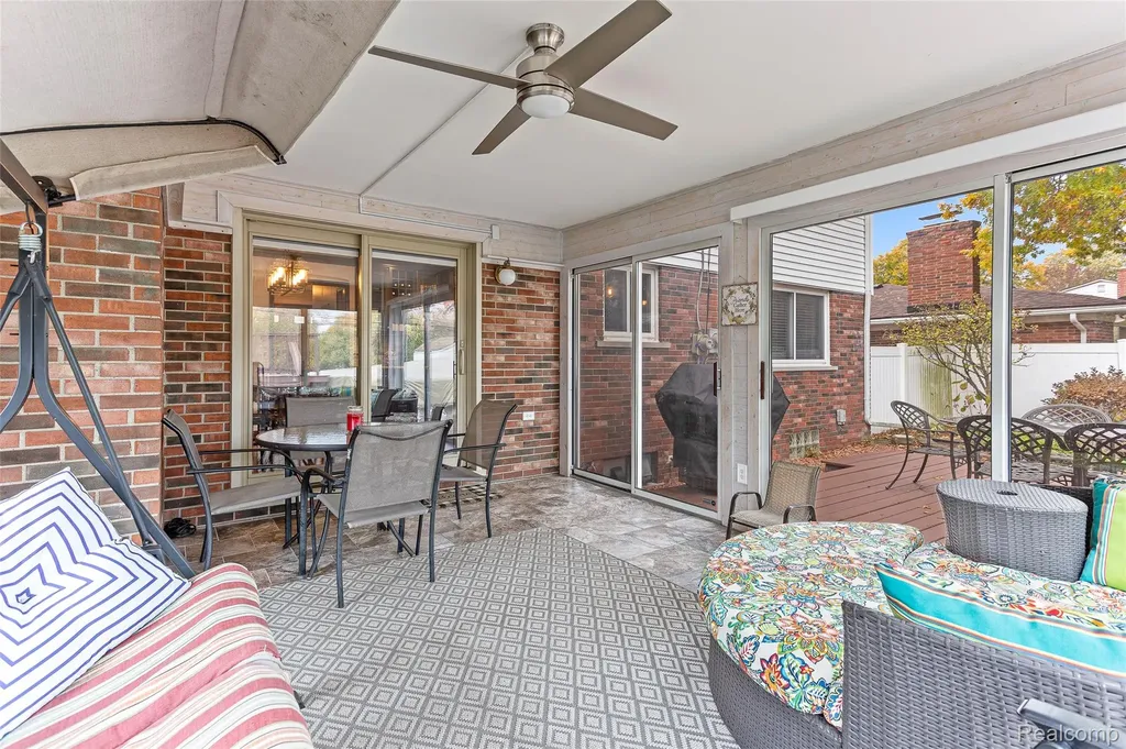16515 Festian Drive Clinton Charter Township MI 48035